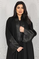 عباية مزودة بياقة دبل كلوش قماش كريب الفاخر تدخيله...