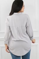 قميص نسائي بأكمام طويلة وطول يغطي الورك