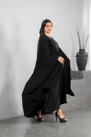 عباية بشت مخيوط بشكل خطوط ناعمة وانيقة