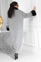 فروة شتوية طويلة مزودة بجيب مطرزة وفرو على الياقة...