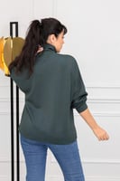 بلوزة نسائية أكمام طويله بياقة مرتفعة