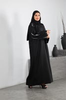 عباية كريب الفاخر تطريز في الأكمام أبيض مع كحلي