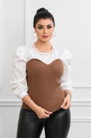 بلوزة نسائية أنيقة بأكمام منتفخة