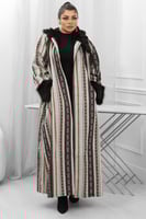 فروة شتوية طويلة مبطنة بالفرو من الداخل مطرزة سدو...