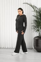 ترنج شتوي بأكمام طويلة وقبعة وسحاب قصير أعلى الصدر