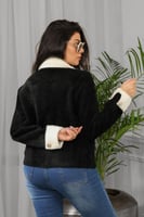 معطف شتوي فرو قصير بياقة مطوية وجيوب محددة بأزرار...