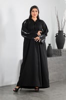 عباية كريب الفاخر تطريز في الأكمام أبيض مع كحلي