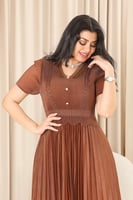 فستان كلاسيكي مكسر شيفون نصف كم بأزرار