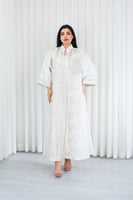 جلابية قماش بطول يصل للكاحل بأكمام واسعة متوسطة ال...