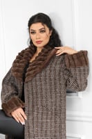 فروة شتوية طويلة مطرزة مزودة بجيب مثلثية وفرو على...