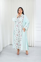 جلابية قماش بطول يصل للكاحل بياقة قصيرة مطرزة بالو...