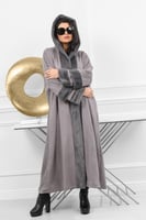 فروة شتوية طويلة مبطنة بالفرو من الداخل مزودة بفرو...