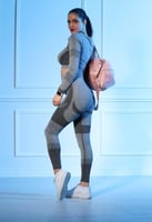 طقم رياضي نسائي مكون من توب قصير بأكمام طويلة وياق...