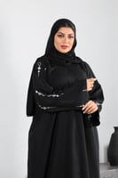 عباية كريب الفاخر تطريز في الأكمام أبيض مع كحلي