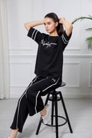 أسود