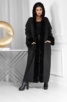 فروة شتوية بقبعة وفرو من الأمام والأكمام