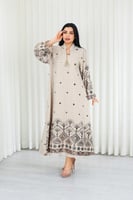 جلابية قماش بطول يصل للكاحل وياقة صغيرة مفتوحة على...