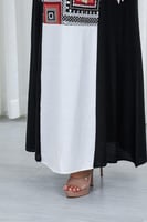 جلابية قماش بطول يصل للكاحل وياقة صغيرة مفتوحة على...