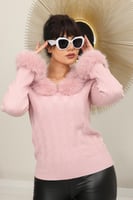 بلوزة نسائية صوف أكمام طويلة بياقه مزين بإضافة ريش