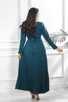 فستان كاجوال فلو بكسرات بأكمام طويلة وحزام على الخ...