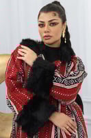 فروة شتوية طويلة مبطنة بالفرو من الداخل مطرزة سدو...