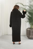 فروة شتوية طويلة مبطنة بالفرو من الداخل ومزودة بيا...