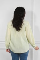 قميص نسائي بأكمام طويلة وطول متوسط