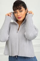 بلوزة نسائية صوف برقبة عالية وسحاب