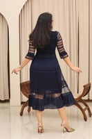 فستان كلاسيكي مع شيفون كم متوسط