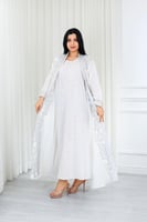 جلابية قماش بطول يصل للكاحل مكونة من قطعة سادة وقط...