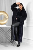 فروة شتوية طويلة سادة مزودة بفرو على الياقة و الأك...