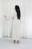 جلابية قماش بطول يصل للكاحل بياقة صغيرة وتطريز أني...