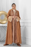 فروة شتوية مبطنة مع فرو على الأطراف