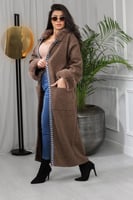 فروة شتوية طويلة مطرزة على الأطراف مزودة بجيب وفرو...