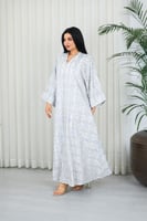 جلابية قماش بطول يصل للكاحل بأكمام واسعة مطوية متو...