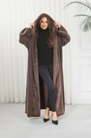 فروة شتوية مبطنة مع فرو على الأطراف وقبعة