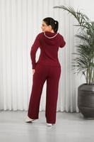 ترنج شتوي بأكمام طويلة وقبعة وسحاب قصير أعلى الصدر