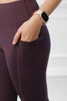 طقم رياضي نسائي ساده حفر وبنطال بطول يصل لمنتصف ال...