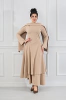 فستان كاجوال ماكسي بأكمام كاب وتنورة متعددة الطبقا...