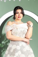 فستان سهرة قصير مورد مزين بالترتر اللامع