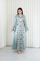 جلابية قماش بطول يصل للكاحل وياقة صغيرة مفتوحة على...