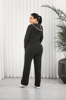 ترنج شتوي بأكمام طويلة وقبعة وسحاب قصير أعلى الصدر