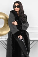 فروة شتوية طويلة مبطنة بالفرو من الداخل مزودة بفرو...