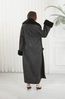 فروة شتوية طويلة مبطنة بالفرو من الداخل ومزودة بيا...