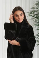 فروة شتوية طويلة مبطنة بالفرو من الداخل بلمعة من ا...