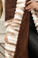 فروة شتوية طويلة أنيقة مبطنة بالفرو من الداخل وعلى...