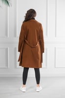 جاكيت شتوي رسمي طويل مزدوج الصدر بياقة مطوية وجيوب...