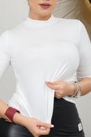 توب نسائي سادة برقبة عالية