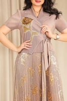 فستان كلاسيكي مكسر نصف كم مطرز