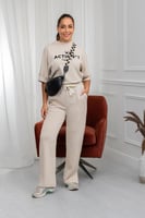 ترنج طبي بنطال مع تيشيرت بياقة مستديرة وطباعة حرفي...